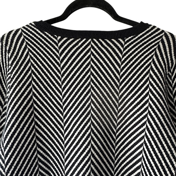 LANDS’ END | NWOT CASHMERE SWEATER CREWNECK BLACK WHITE CHEVRON | MEDIUM PETITE - Picture 8 of 9